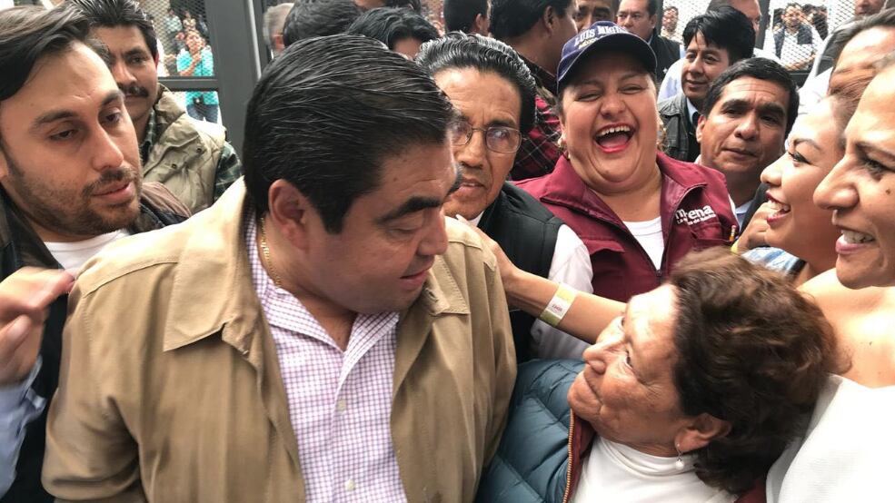 Barbosa recibe constancia como gobernador electo de Puebla