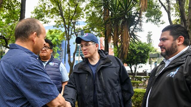 Luis Mendoza supervisa desazolve en colonia Moderna