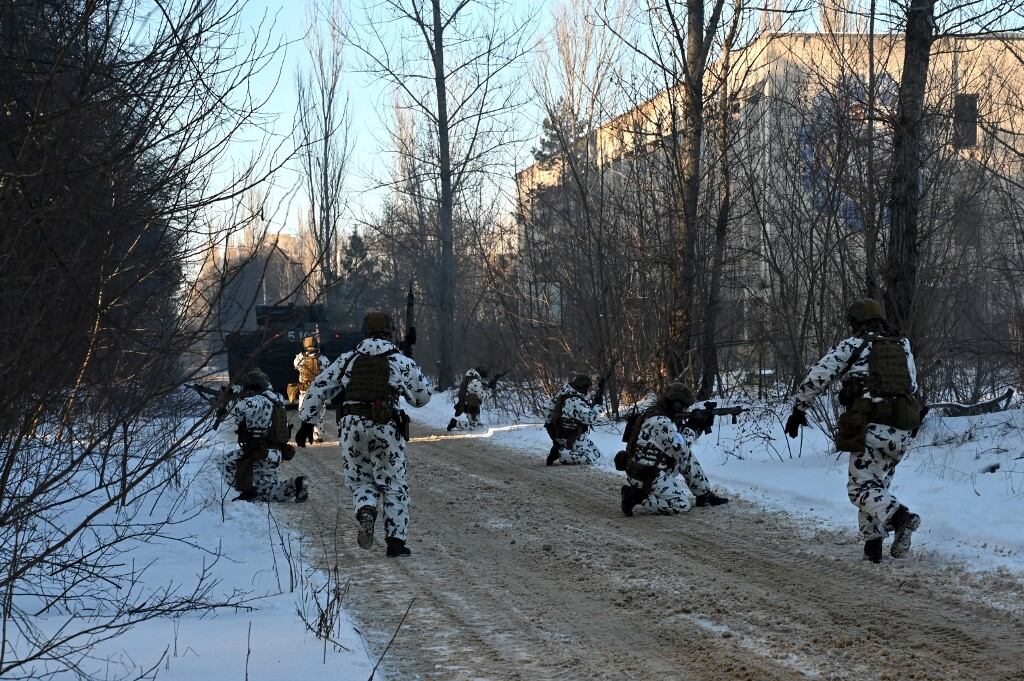 Milicias de Ucrania haciendo ejercicios prácticos en Chernobyl el 4 de febrero de 2022