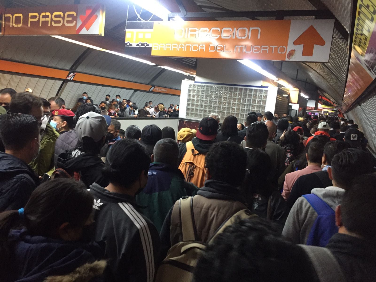 Caos en la Línea del 7 del metro CDMX