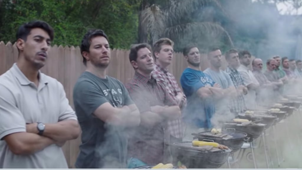 Gillette cambia el discurso y denuncia la tolerancia a la masculinidad tóxica