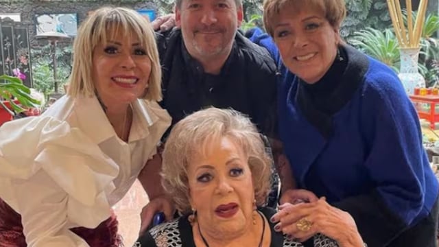 Silvia Pinal y sus hijos