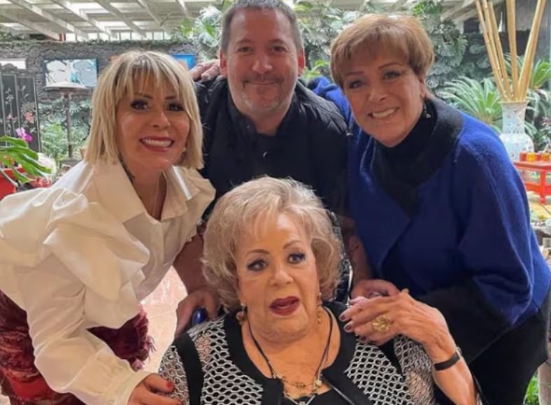 Silvia Pinal y sus hijos