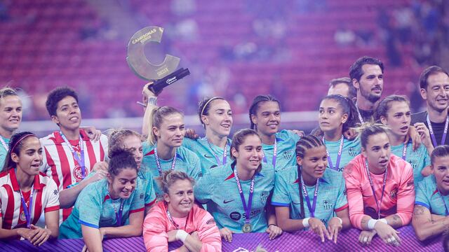 Jugadoras del FC Barcelona y Chivas.