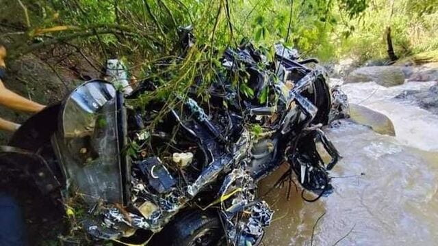 Río arrastra patrulla con 4 policías en Veracruz