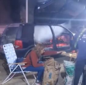 Carro viejo convertido en asado