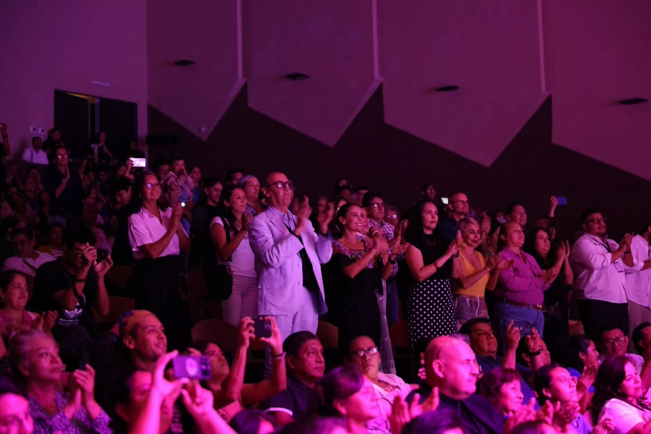 Ana Paty Peralta celebra aniversario de compañías municipales