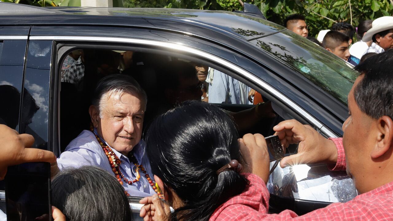 AMLO explica por qué dejó el Jetta y ahora viaja en camioneta