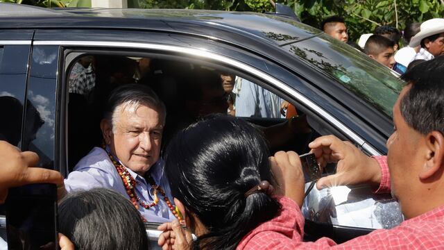 El presidente López Obrador en una gira por Puebla, en octubre pasado