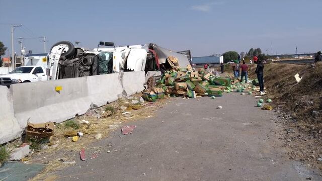 Habitantes de Ecatepec saquearon el trailer.