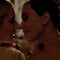 VIDEO: El beso de Emma Roberts y Kim Kardashian en el tráiler de American Horror Story: Delicate 2