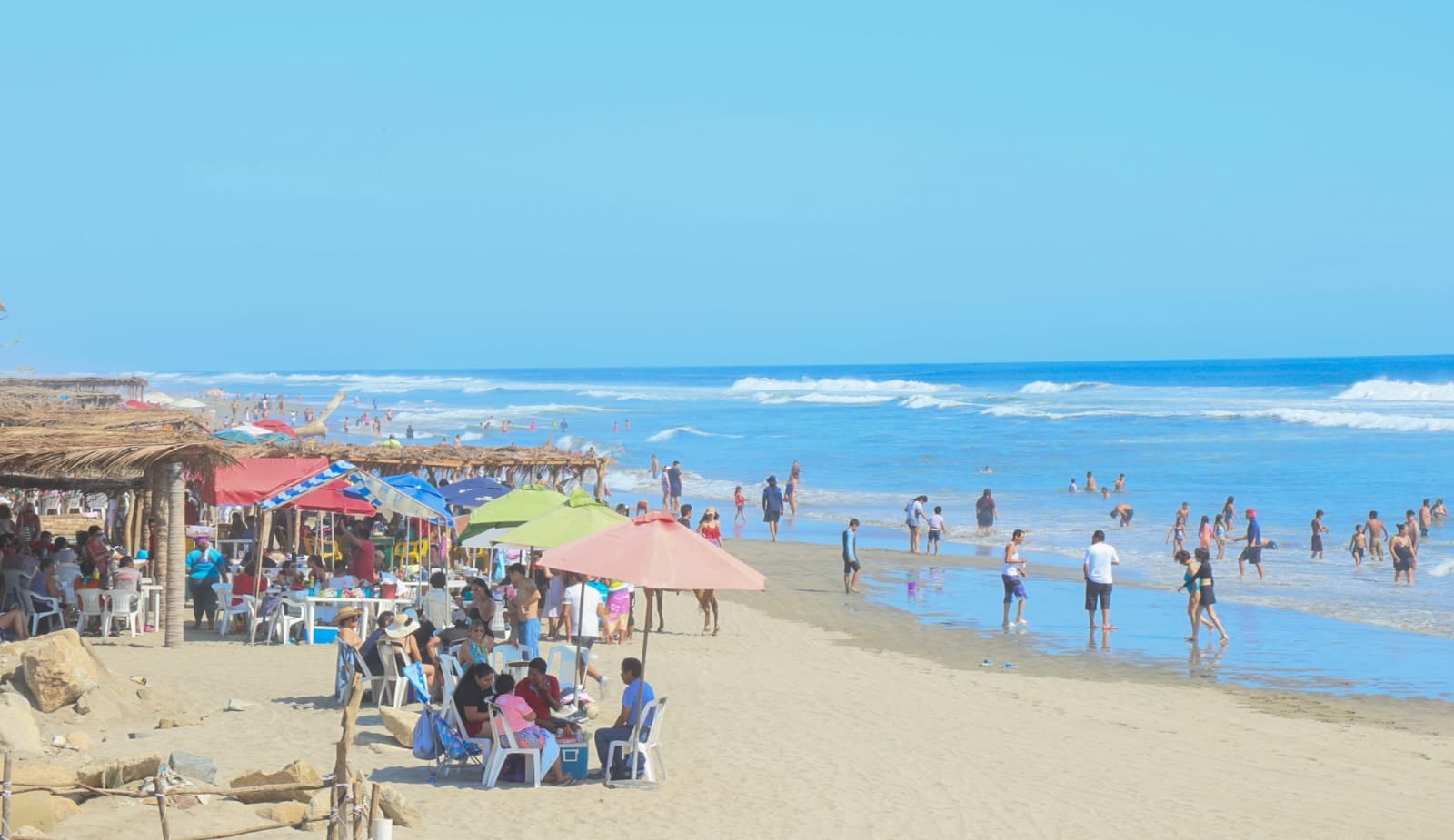 Cientos de turistas acuden a Acapulco este Sábado de Gloria 2024