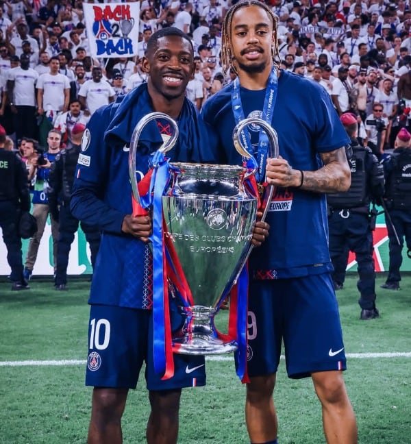 Bradley Barcola, extremo del Paris Saint-Germain y la selección de Francia.