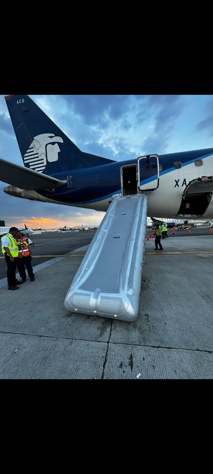 Disparo de tobogán en Aeroméxico Connect