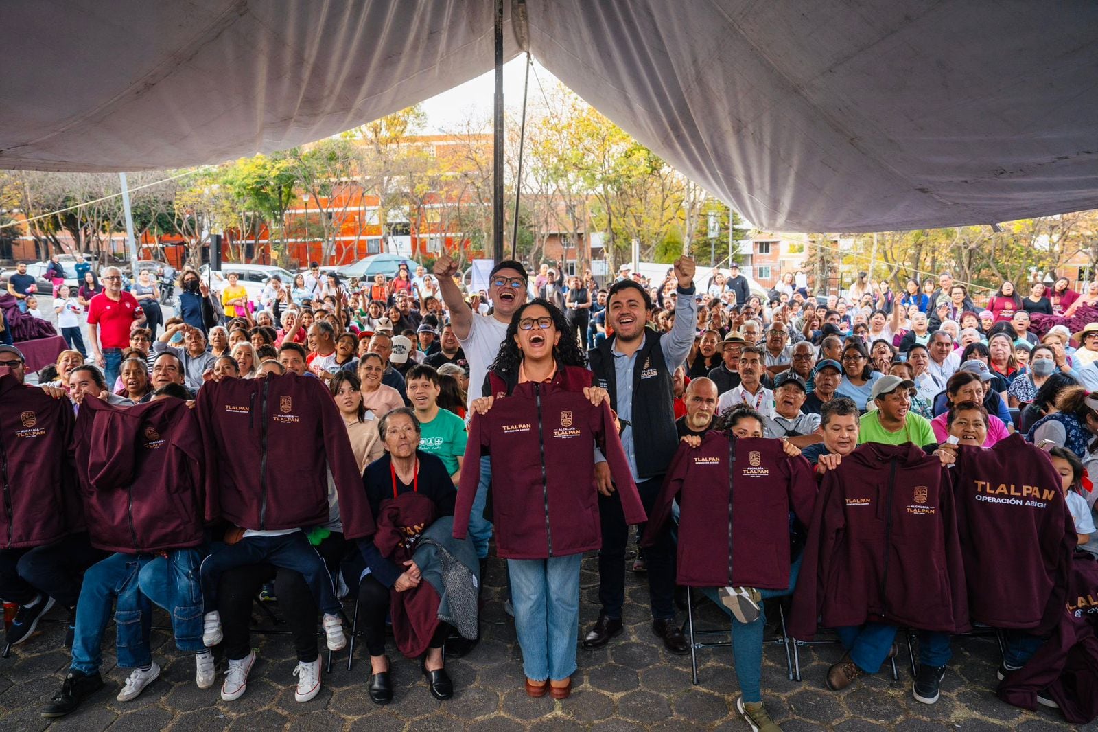 Gaby Osorio entrega chamarras en Tlalpan con recursos autogenerados 2025