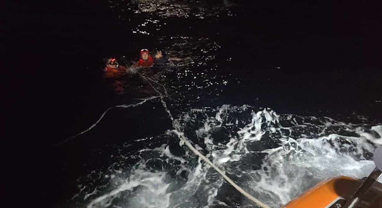 Secretaría de Marina rescata a 4 tripulantes de avioneta que aterrizó de emergencia en Baja California Sur
