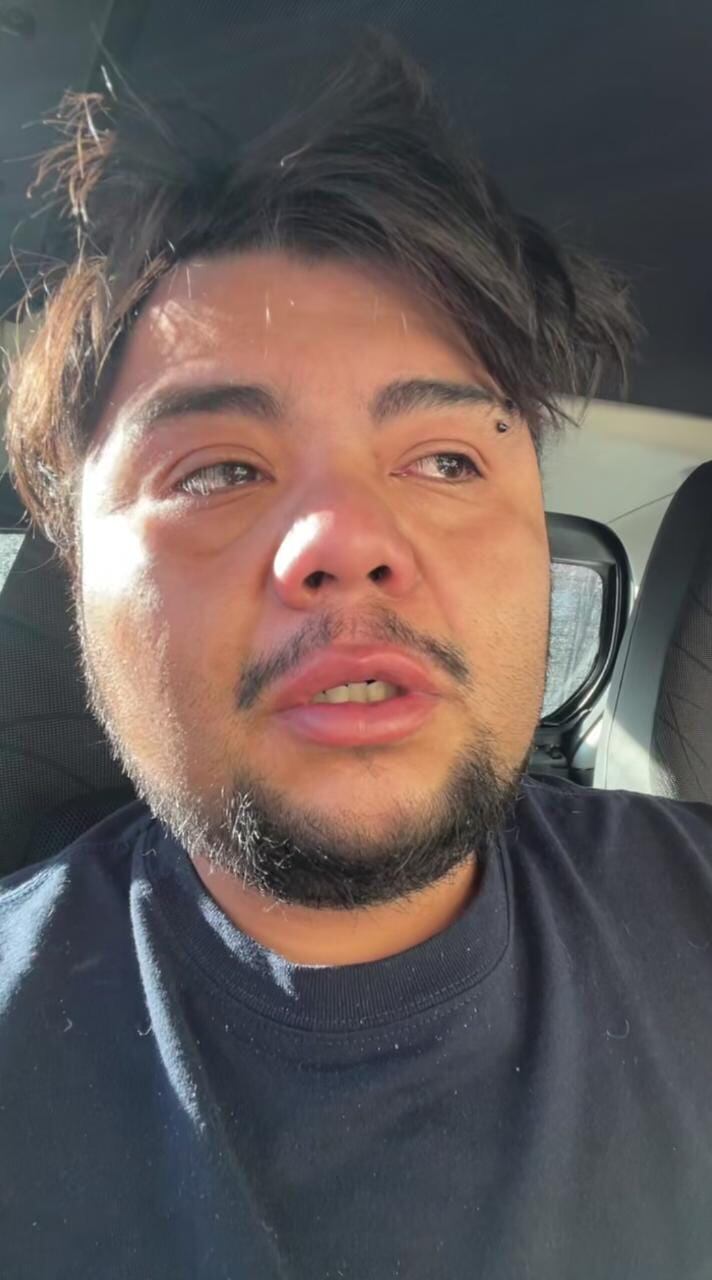 Le compra un café al fantasma de su hermano