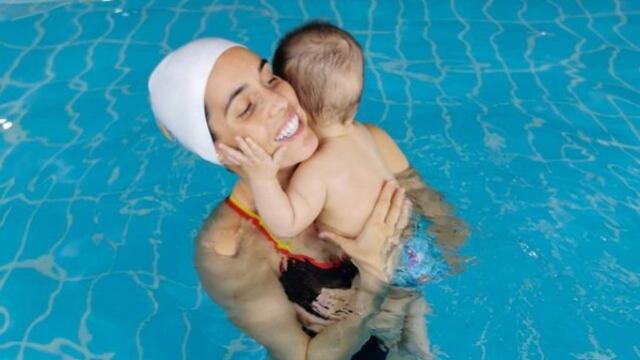 Ona Carbonell con su hijo