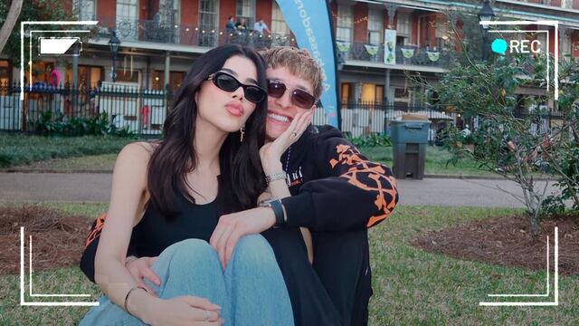 Peso Pluma y Kenia Os hicieron un en vivo para hablar de sus proyectos, pero terminaron besándose