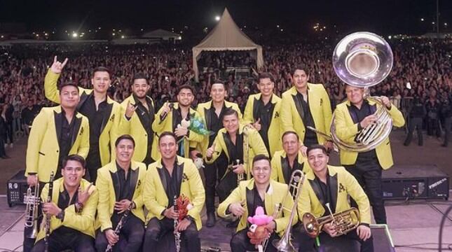 La Arrolladora Banda El Limón
