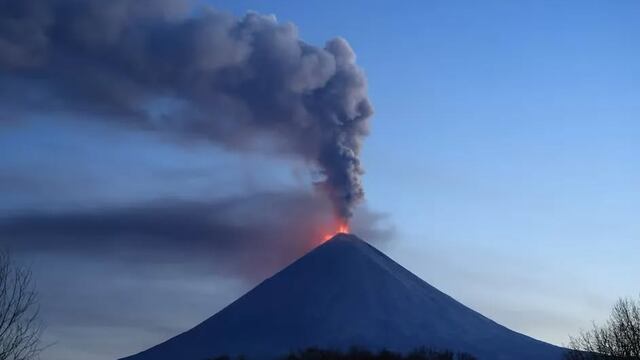 Volcán Kliuchevskói entra en erupción tras terremoto en Rusia