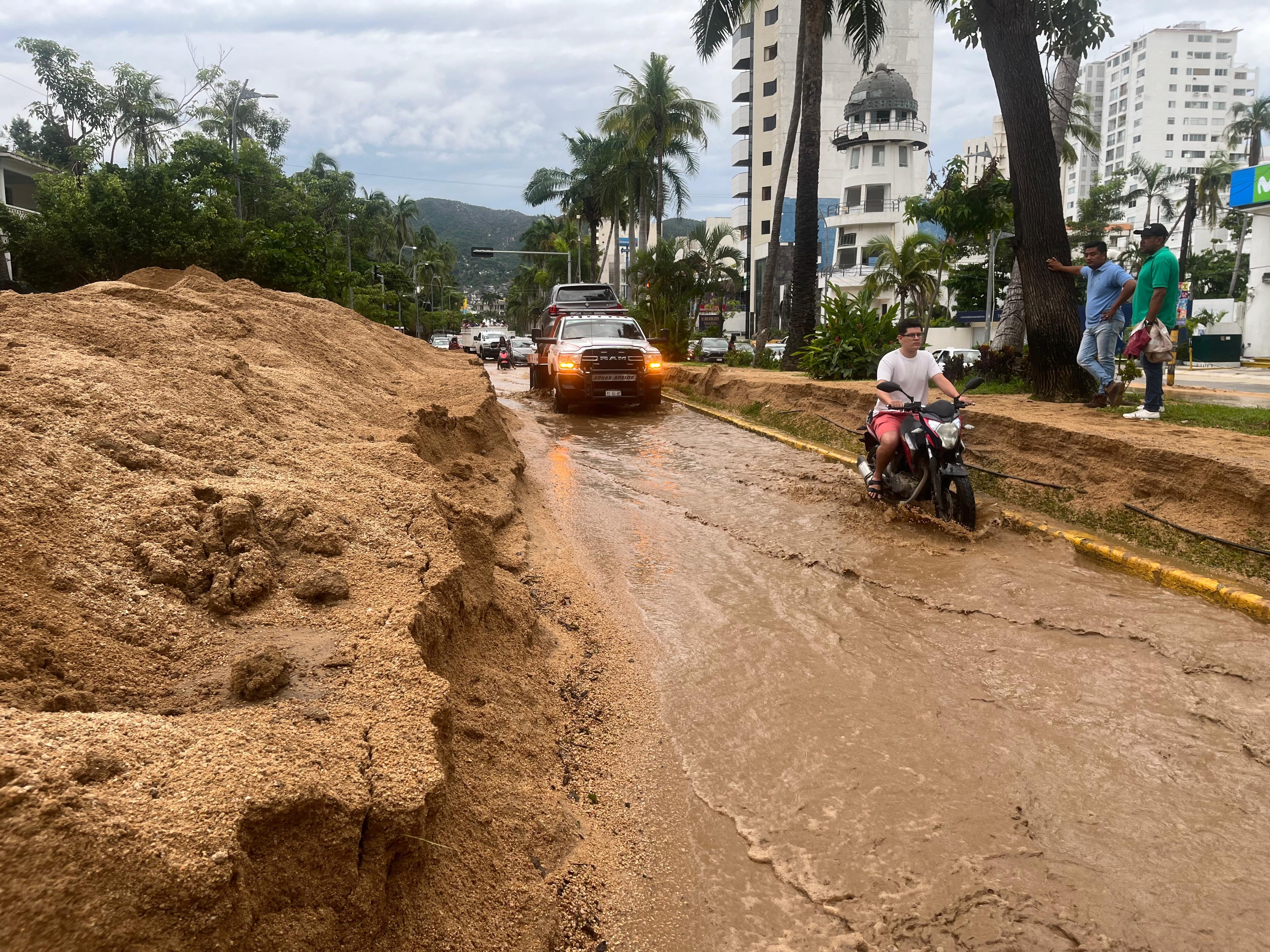 Gobierno de Abelina López libera Costera Miguel Alemán en Acapulco