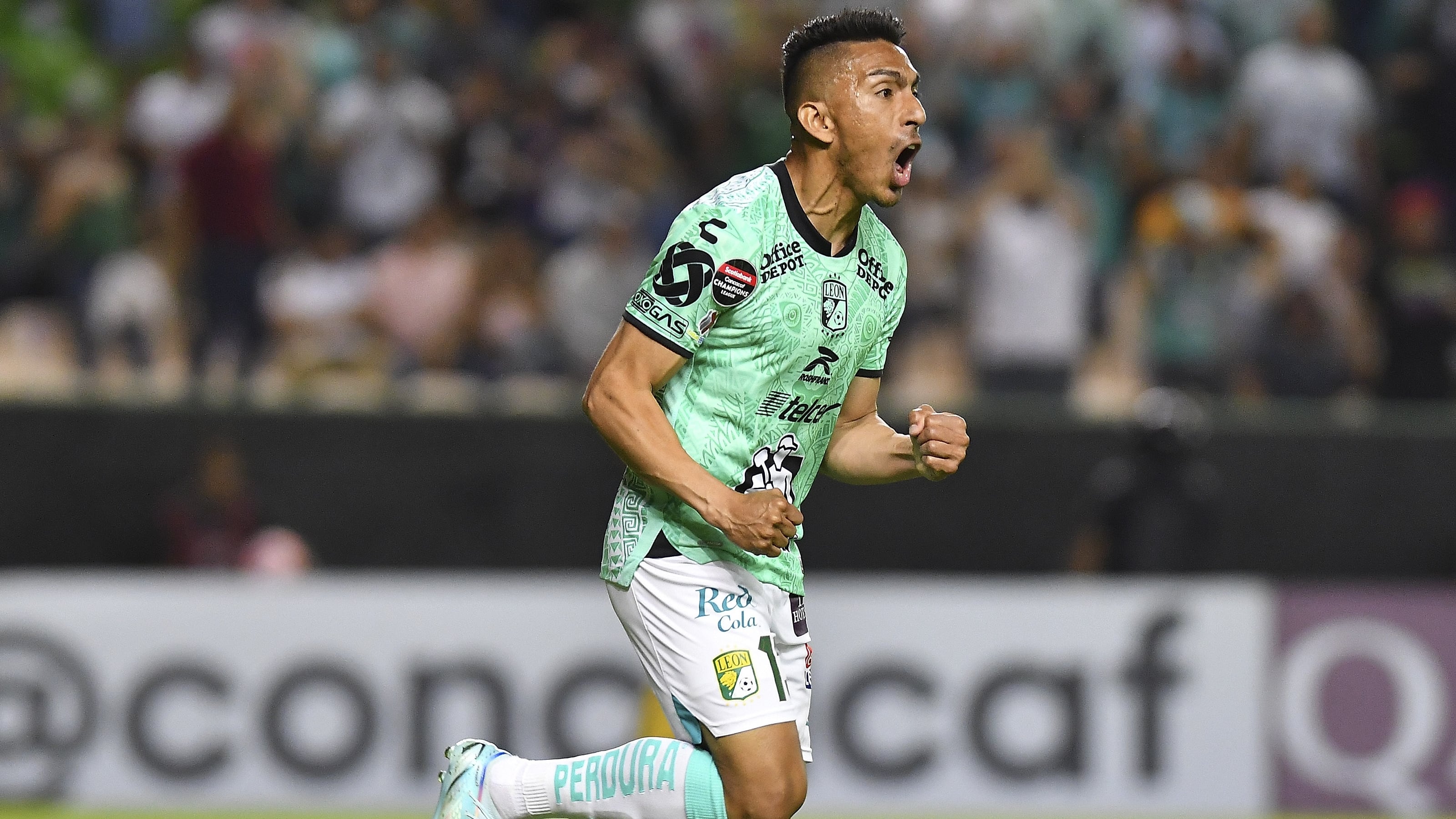 Ángel Mena celebra