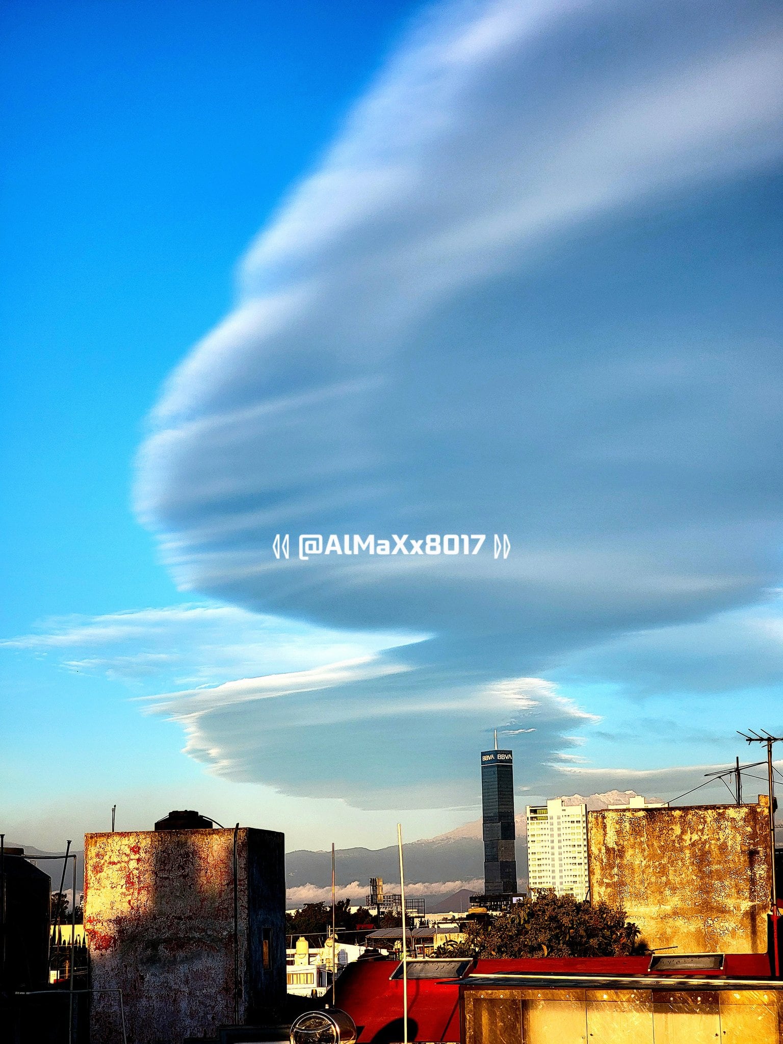 Nube lenticular en CDMX