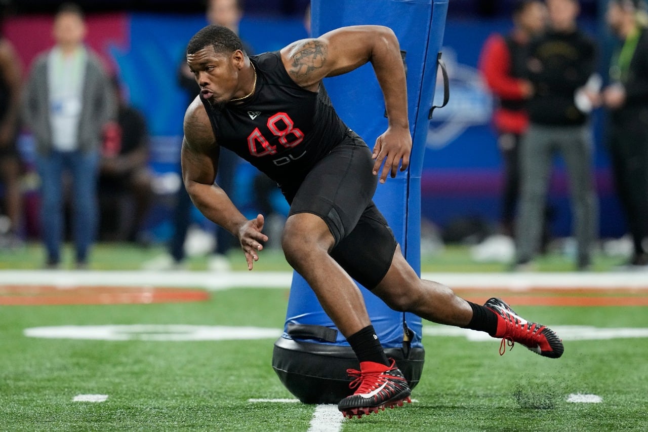 Travon Walker se convirtió en la primera selección global del Draft 2022 de la NFL.