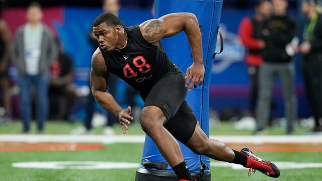 Travon Walker se convirtió en la primera selección global del Draft 2022 de la NFL.