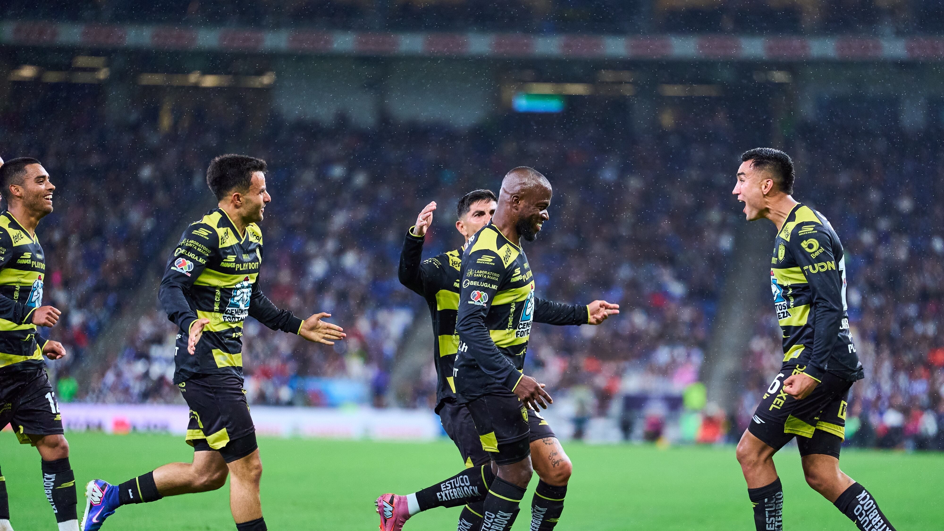 Pachuca golea a Rayados y se coloca sublíder de la Liga MX