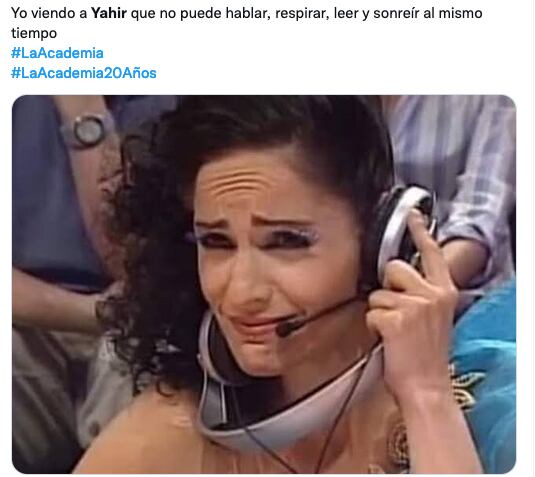 Meme de Yahir conduciendo La Academia.