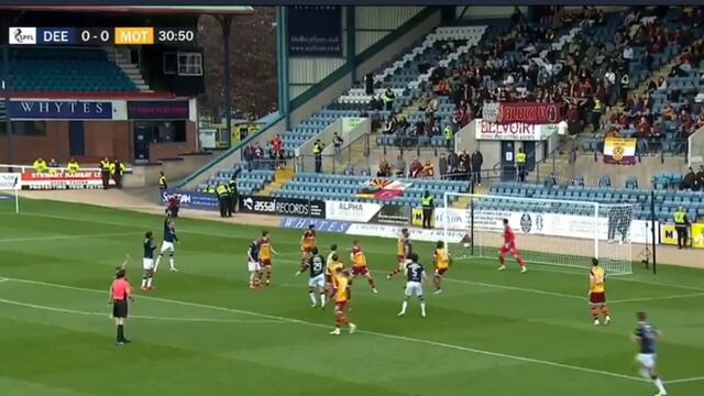 El defensa mexicano anotó en los primeros minutos del partido.