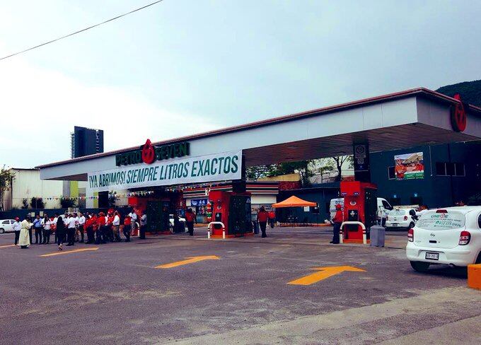 Estación gasolinera de la cadena Petro Seven.