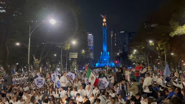 Simpatizantes del PAN arman bloqueo en Paseo de la Reforma para protesta contra la reforma al Poder Judicial