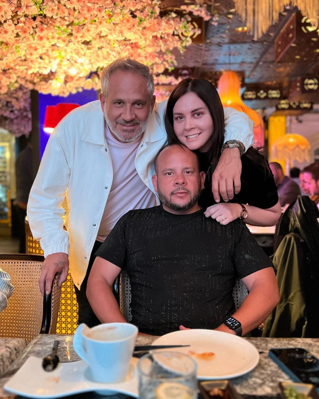 Arath de la Torre con sus hermanos, Paty Villanueva y Armando Villanueva.