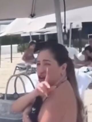 Novia de Anuel AA no deja que fan se tomé foto con el cantante