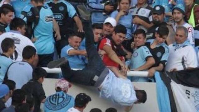 Un hombre fue arrojado por aficionados del Belgrano