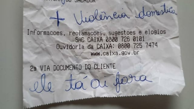 Mujer pide ayuda por medio de un ticket