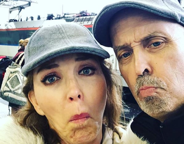 Laura Flores y su prometido Matthew Flanner