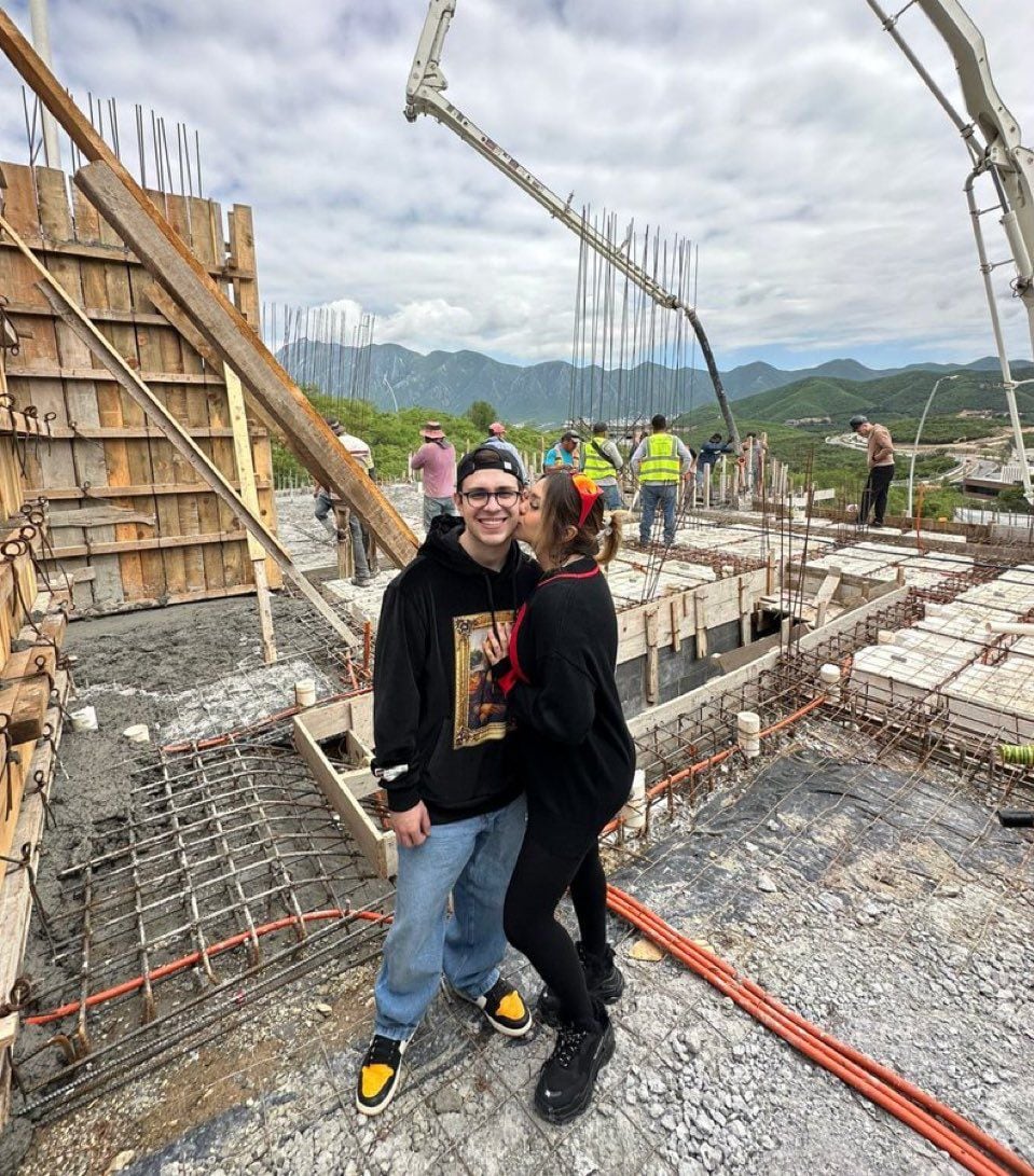 Ari Gameplay y JuanSGuarnizo