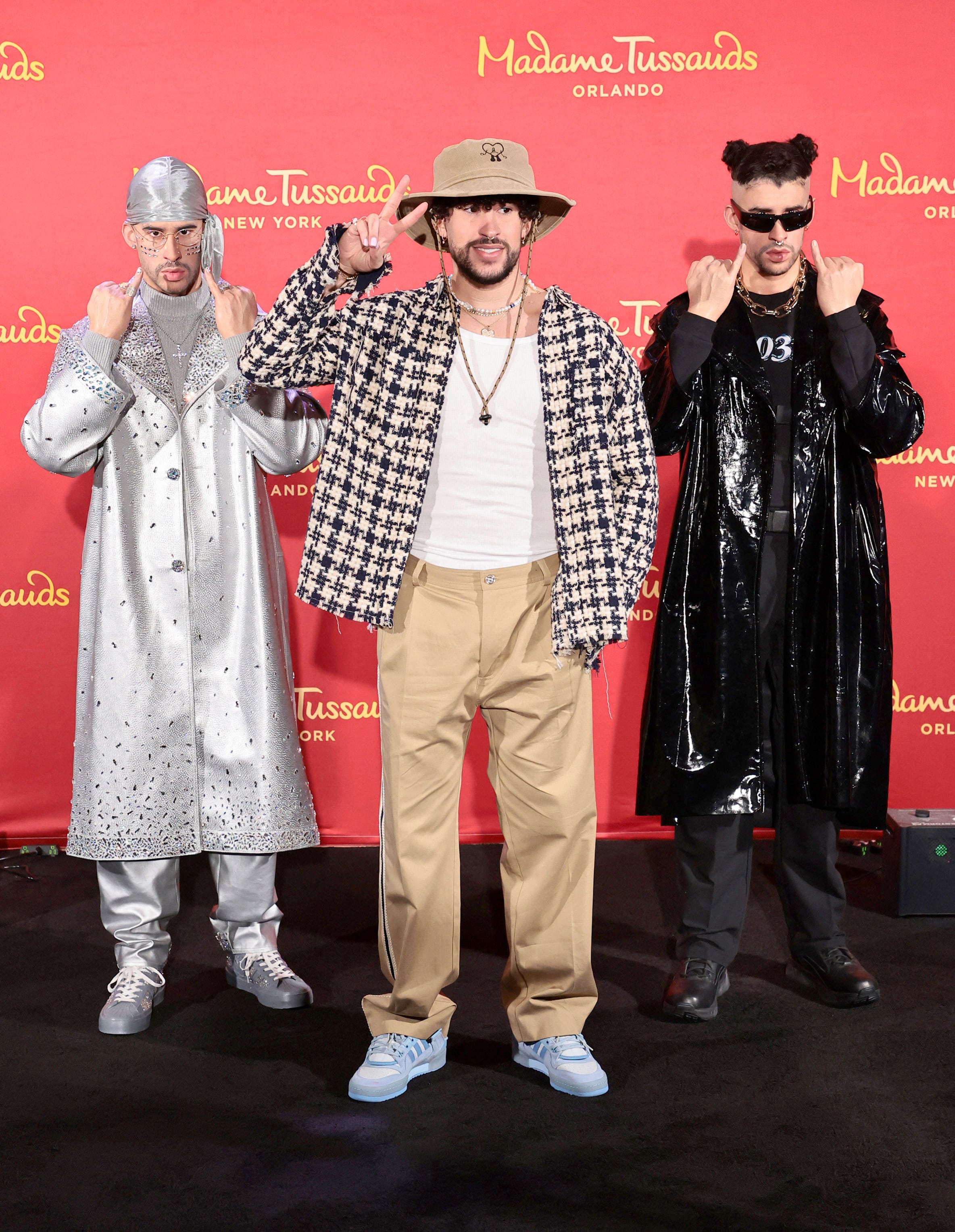 Bad Bunny y sus estatuas de cera en el museo Madame Tussauds.