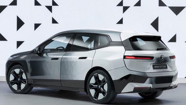 Auto BMW cambia de color con solo presionar un botón