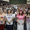 Ariadna Montiel entrega tarjetas a mujeres trabajadoras de Campeche