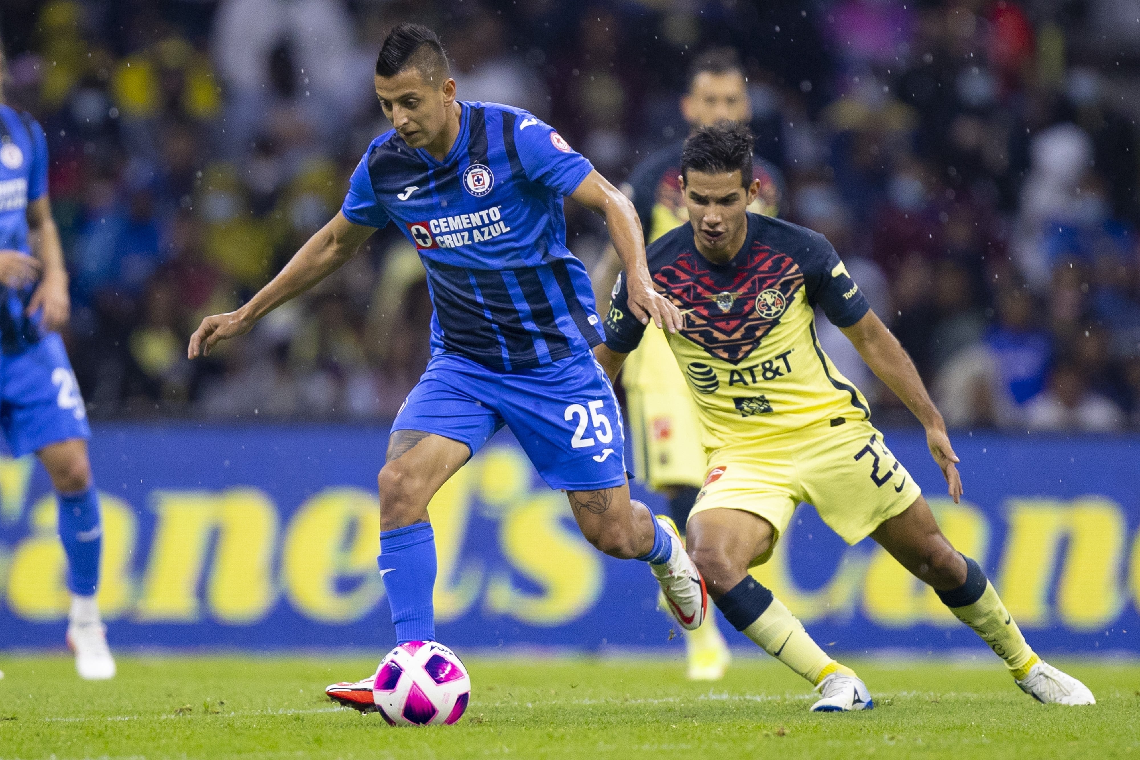 Roberto Alvarado en el Clásico Joven