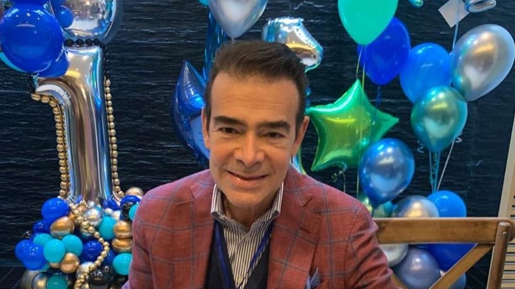 Toño Mauri recibe premio y lo dedica a su donador de pulmones