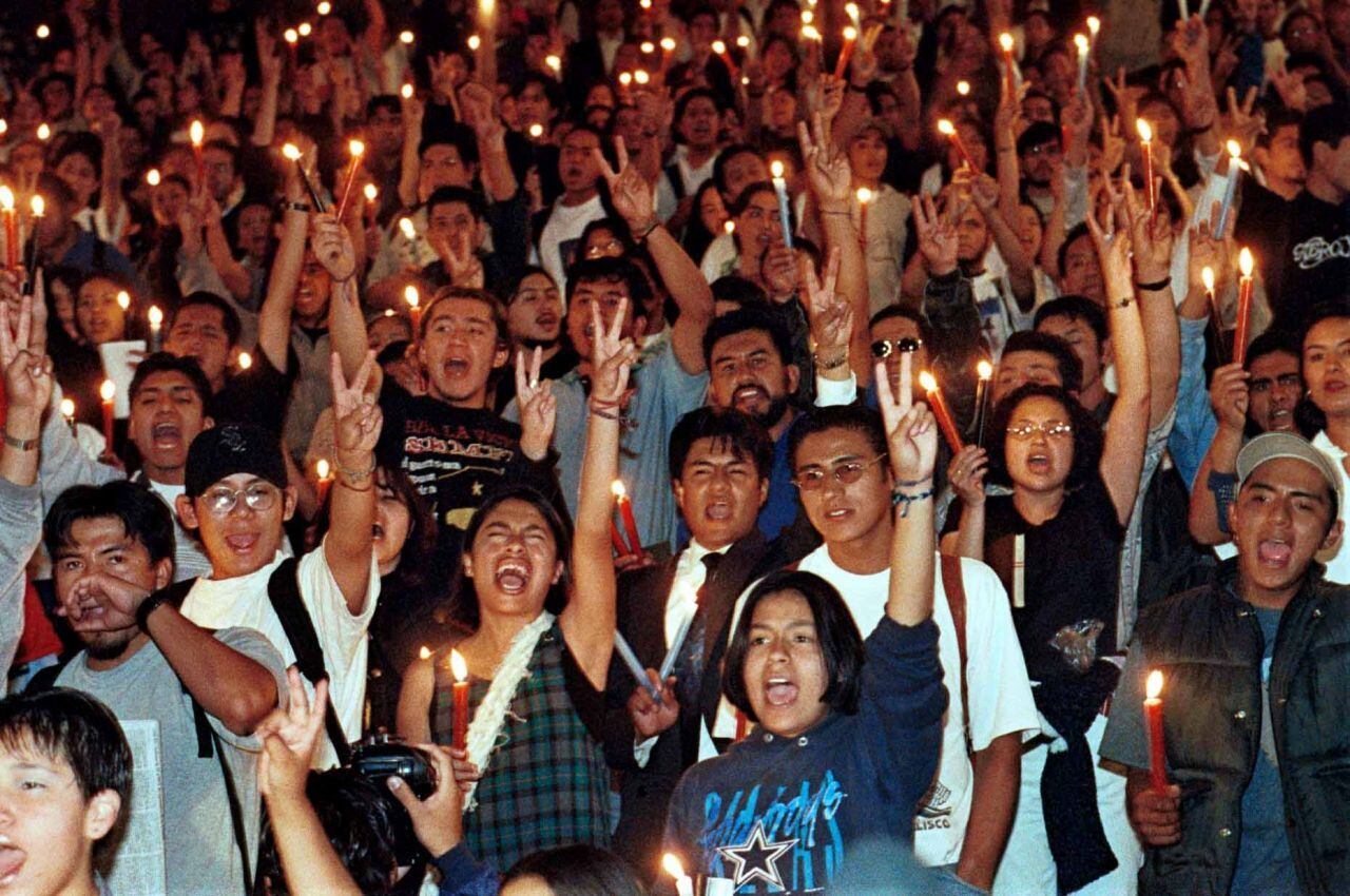 Protesta de estudiantes de la UNAM tras la huelga de 1999-2000.