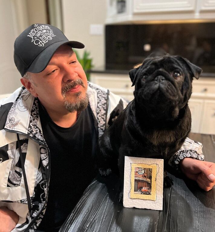 “Gordo” es el perro más consentido de la Dinastía Aguilar