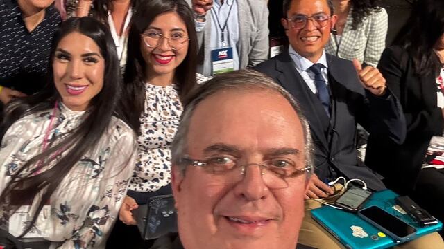 Marcelo Ebrard con la prensa en conferencia de Claudia Sheinbaum