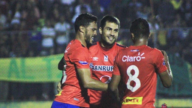 Landín marcó tres goles en la victoria del Municipal